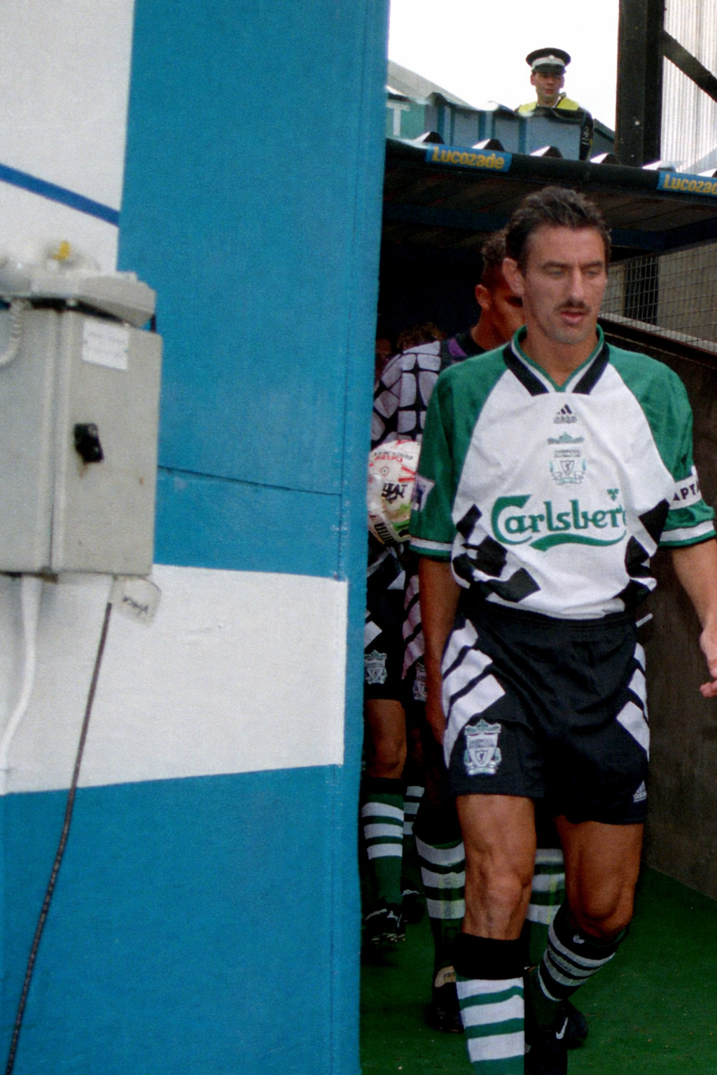 Liverpool 93-95 Visitante